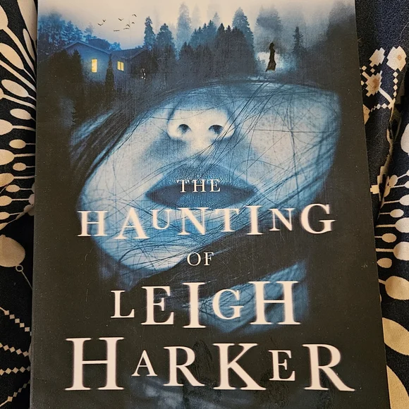 ✨️The Haunting of Leigh Harker and The Carrow Haunt Books - Picture 4 of 5
